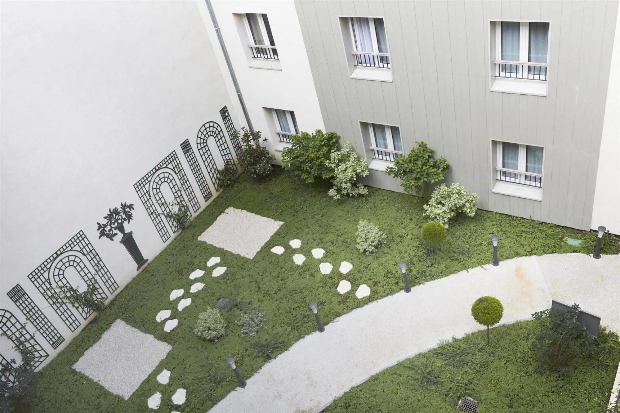 Kyriad Paris 18 - Porte De Clignancourt - Montmartre Exterior foto